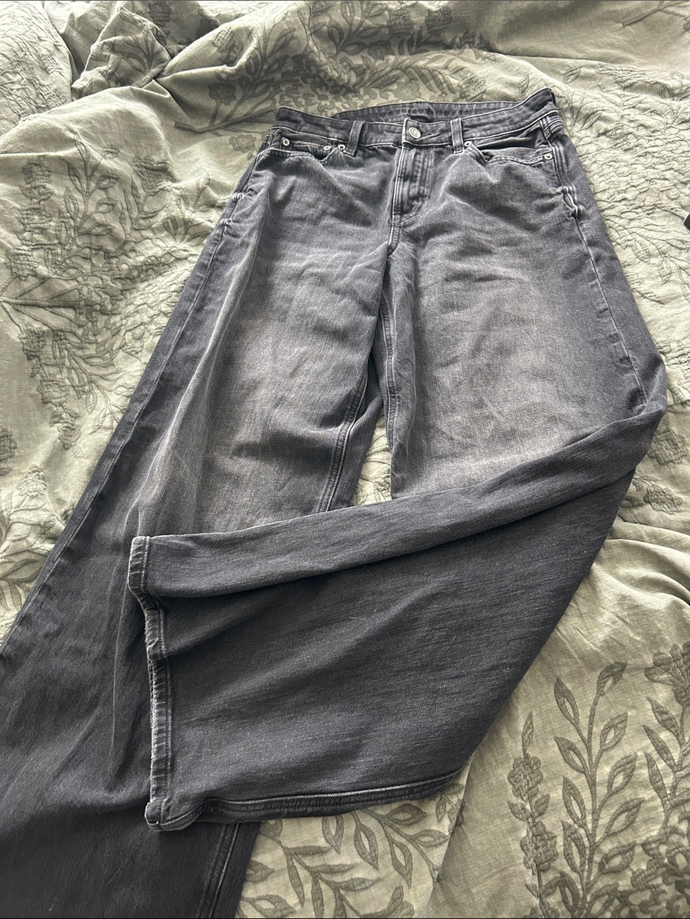 American Eagle Classic High-Rise Women's Jeans in Washed Black